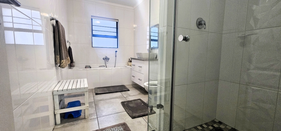 8 Bedroom Property for Sale in Myburgh Park Western Cape
